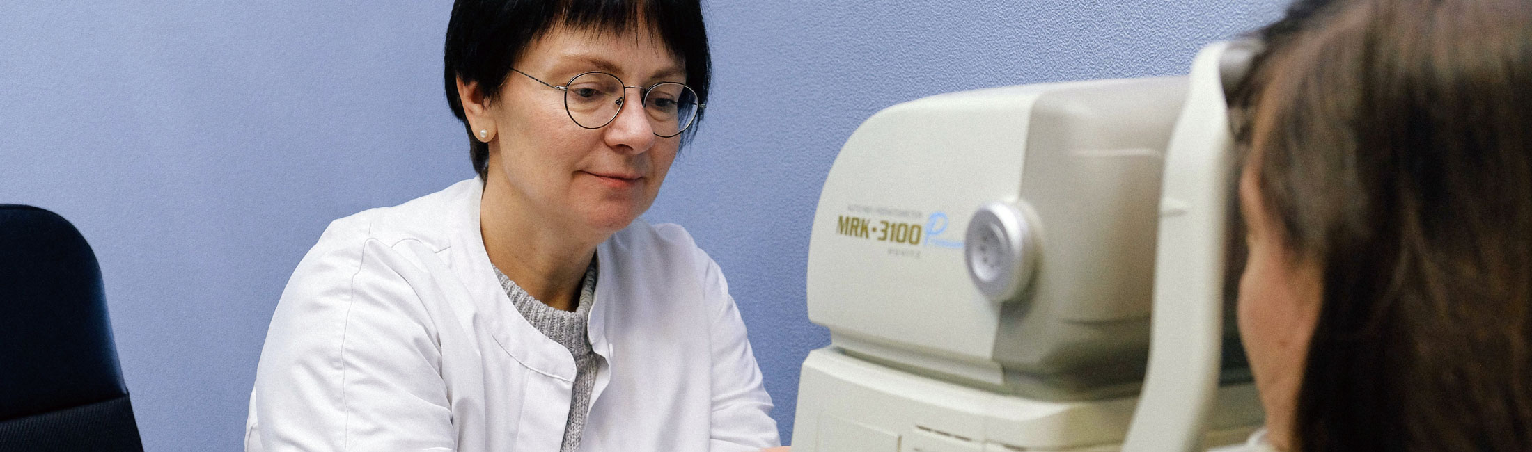 woman getting an eye exam